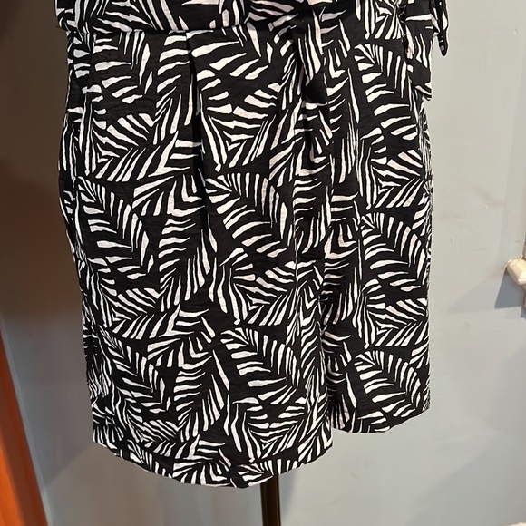 Ann Taylor Loft Black & White Palm Print Romper (4P) - Picture 3 of 10